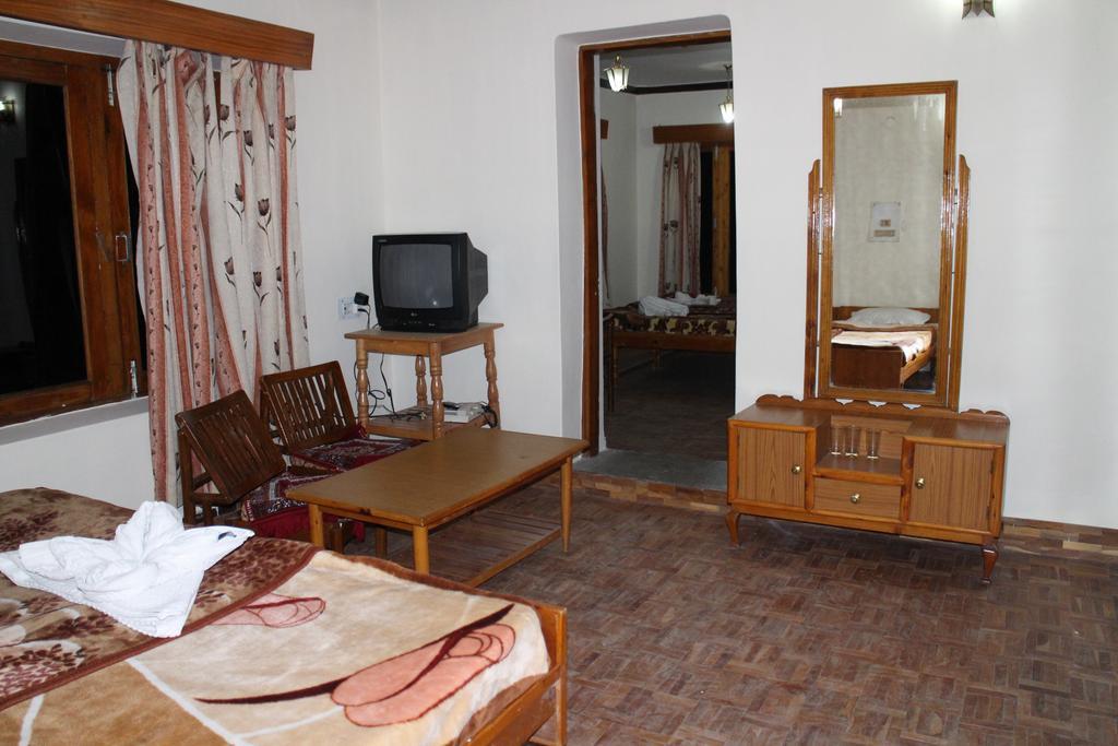 Hotel Nirvana Palace เลห์ ห้อง รูปภาพ